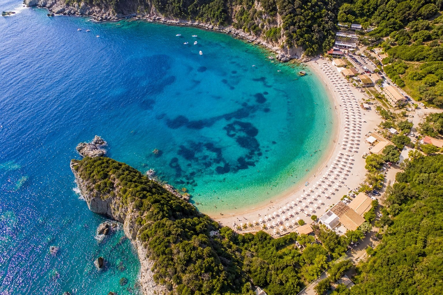 Veduta dall'alto della spiaggia e della baia di Sperlonga